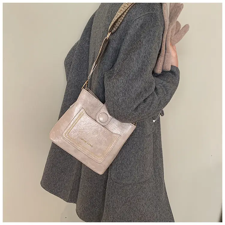 Green Retro Crossbody Bag for Women — feature 7