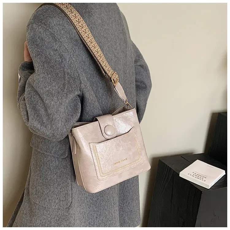 Green Retro Crossbody Bag for Women — feature 8