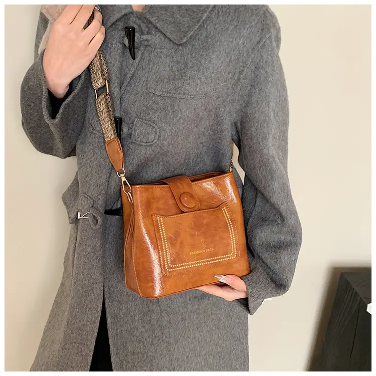 Green Retro Crossbody Bag for Women — feature 9