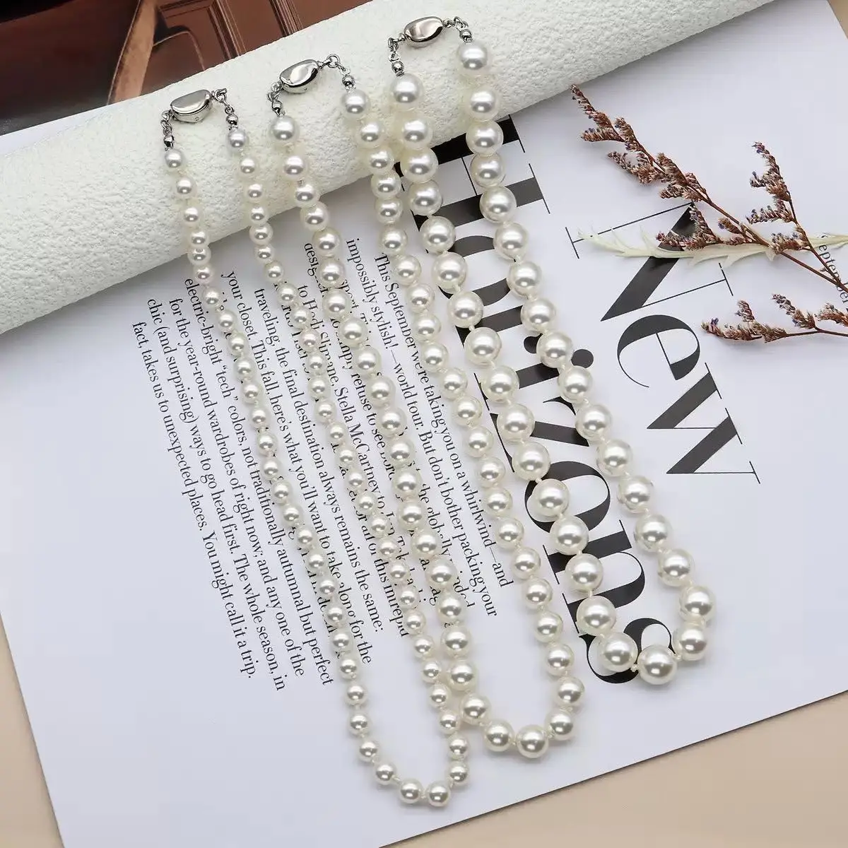 Golden Pearl Necklace for Women with Light Luxury Design - Image 17
