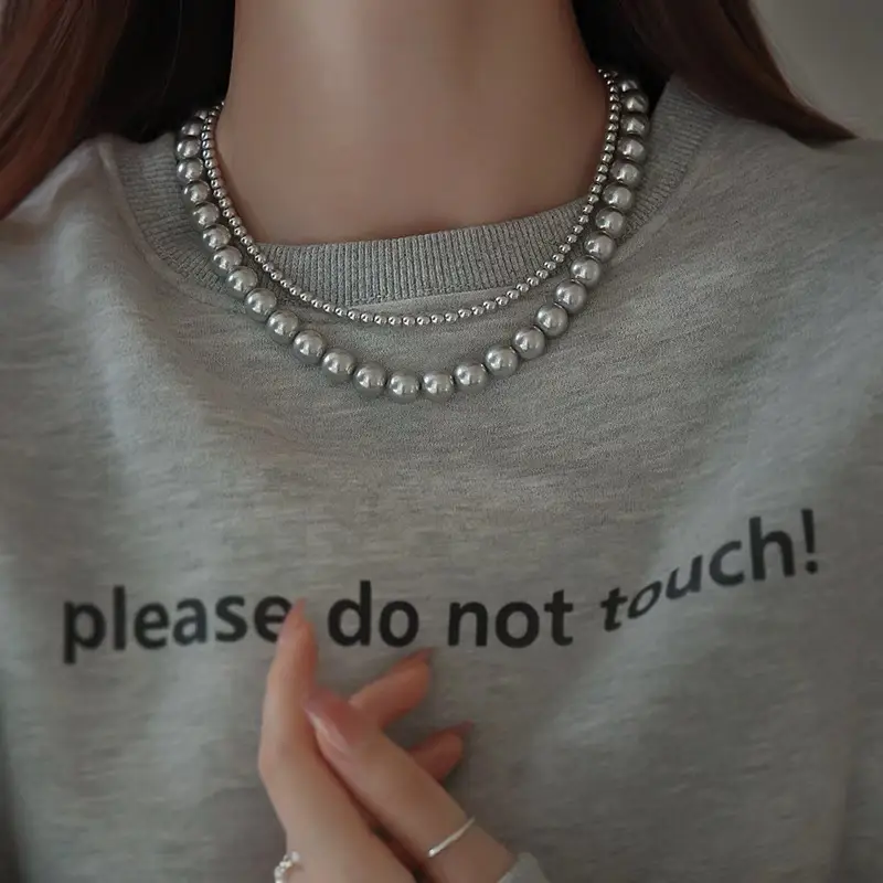 Golden Pearl Necklace for Women with Light Luxury Design — feature 10