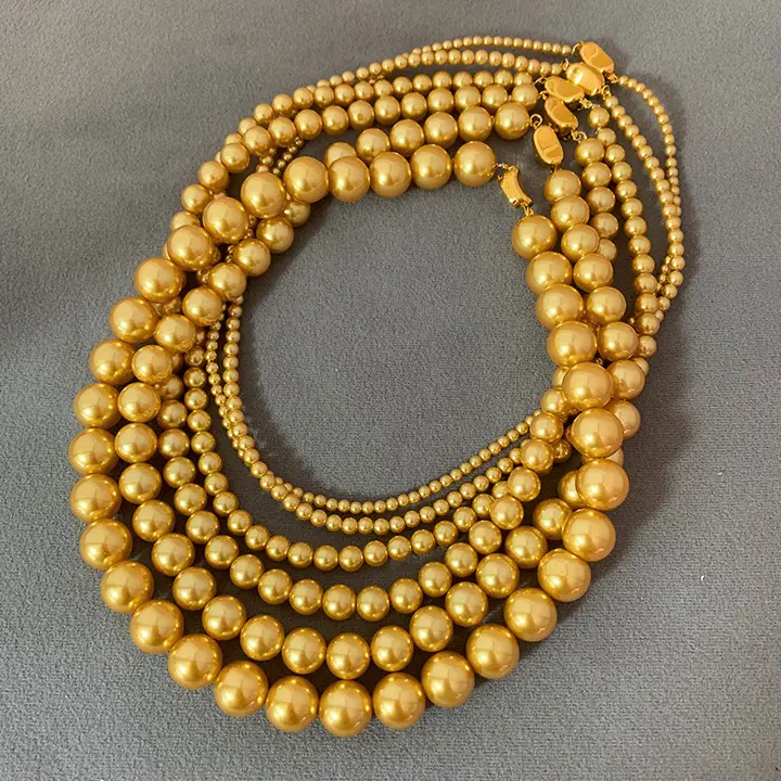 Golden Pearl Necklace for Women with Light Luxury Design — feature 13