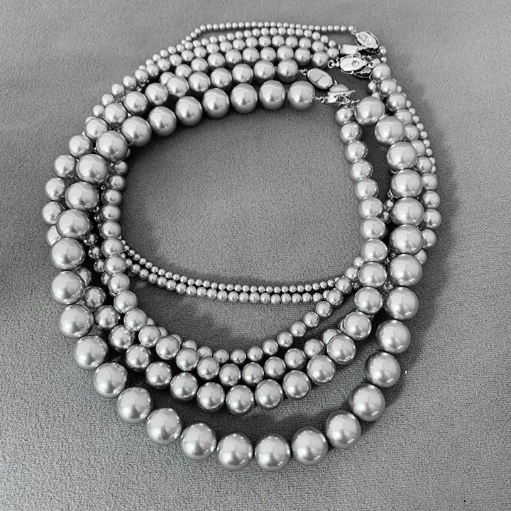 Golden Pearl Necklace for Women with Light Luxury Design — feature 15
