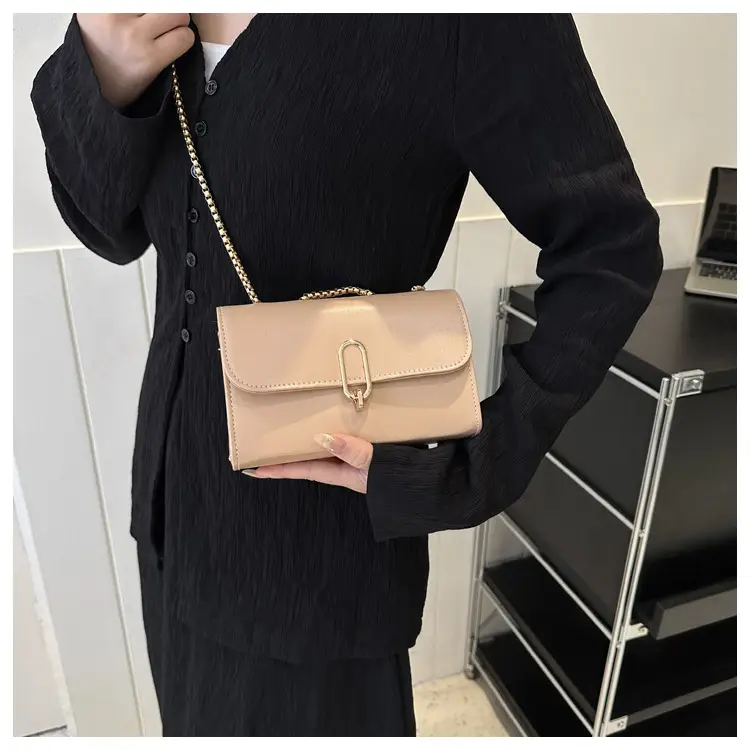 White Chain Shoulder Bag for Women 2024 — feature 22
