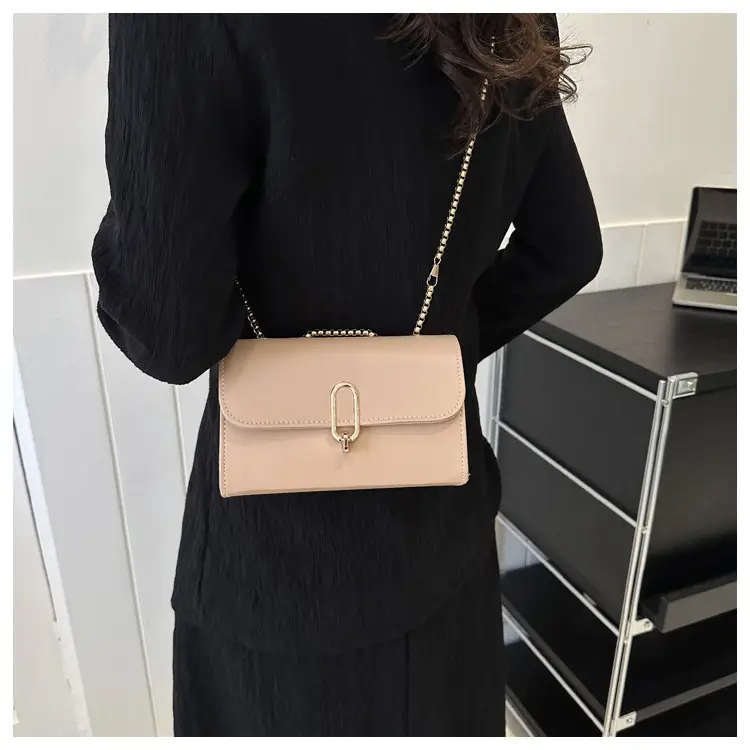 White Chain Shoulder Bag for Women 2024 — feature 23