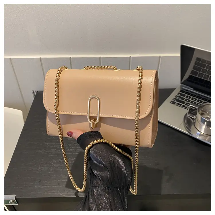 White Chain Shoulder Bag for Women 2024 — feature 8