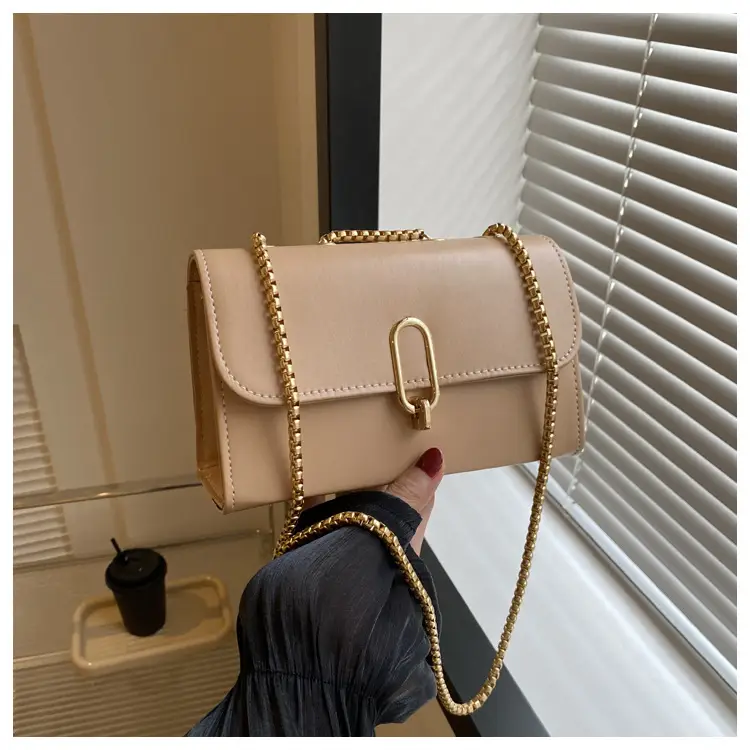 White Chain Shoulder Bag for Women 2024 - Image 4