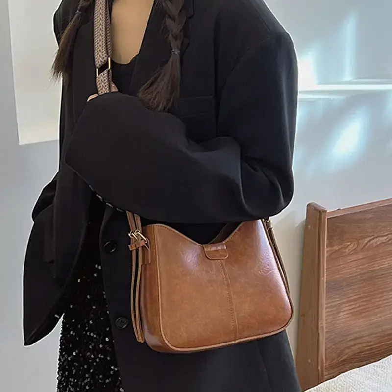 Retro Brown Leather Shoulder Bag with Wide Strap - Image 7
