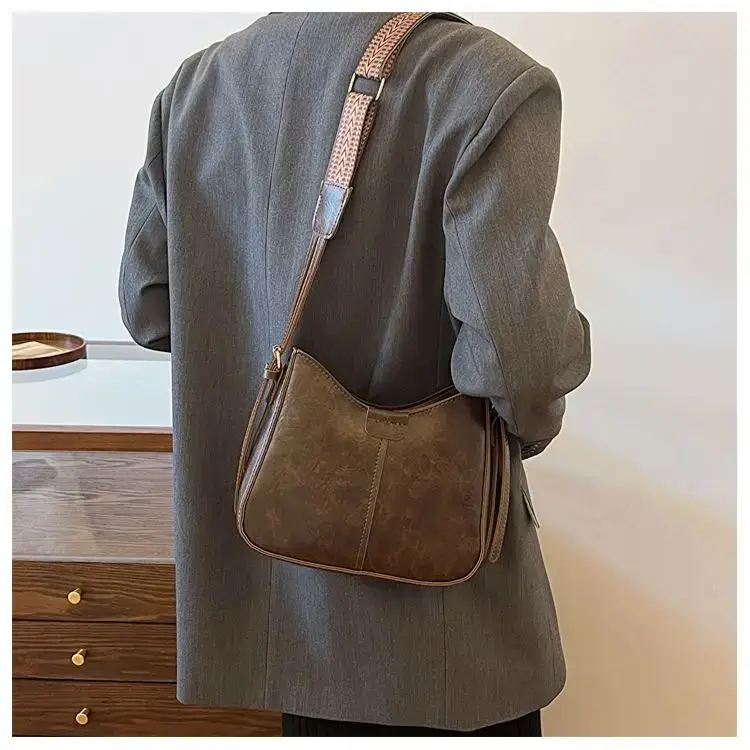 Retro Brown Leather Shoulder Bag with Wide Strap — feature 11
