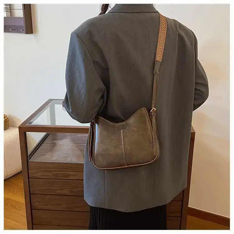 Retro Brown Leather Shoulder Bag with Wide Strap — feature 12