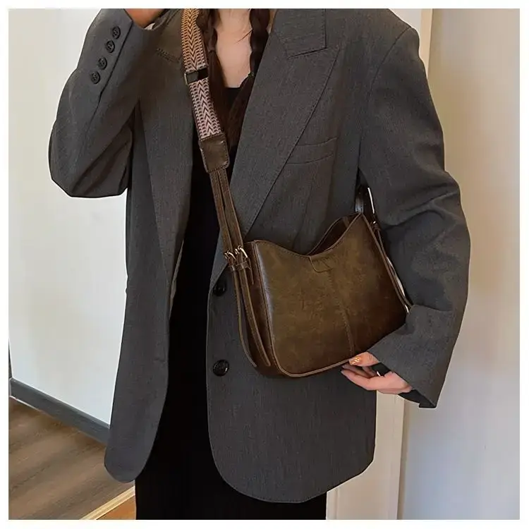 Retro Brown Leather Shoulder Bag with Wide Strap — feature 14