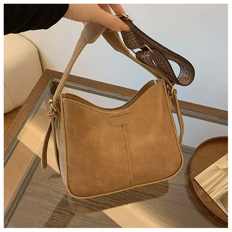 Retro Brown Leather Shoulder Bag with Wide Strap — feature 22