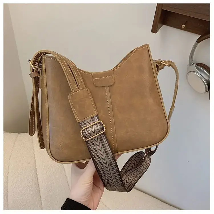 Retro Brown Leather Shoulder Bag with Wide Strap — feature 28