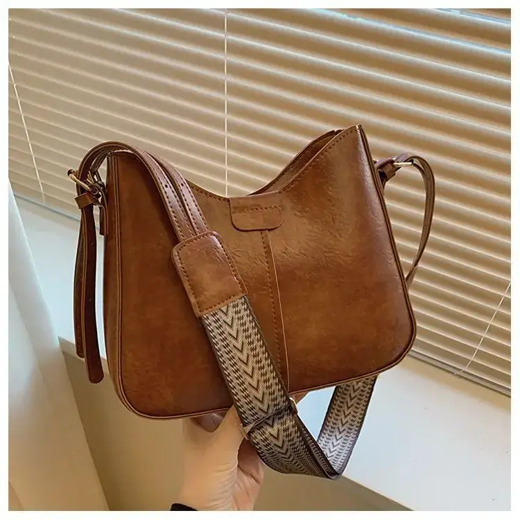 Retro Brown Leather Shoulder Bag with Wide Strap — feature 29