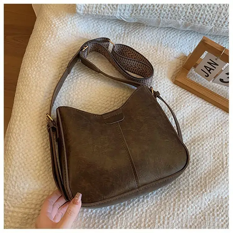 Retro Brown Leather Shoulder Bag with Wide Strap — feature 36