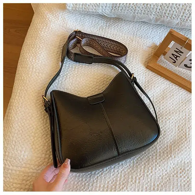 Retro Brown Leather Shoulder Bag with Wide Strap — feature 38
