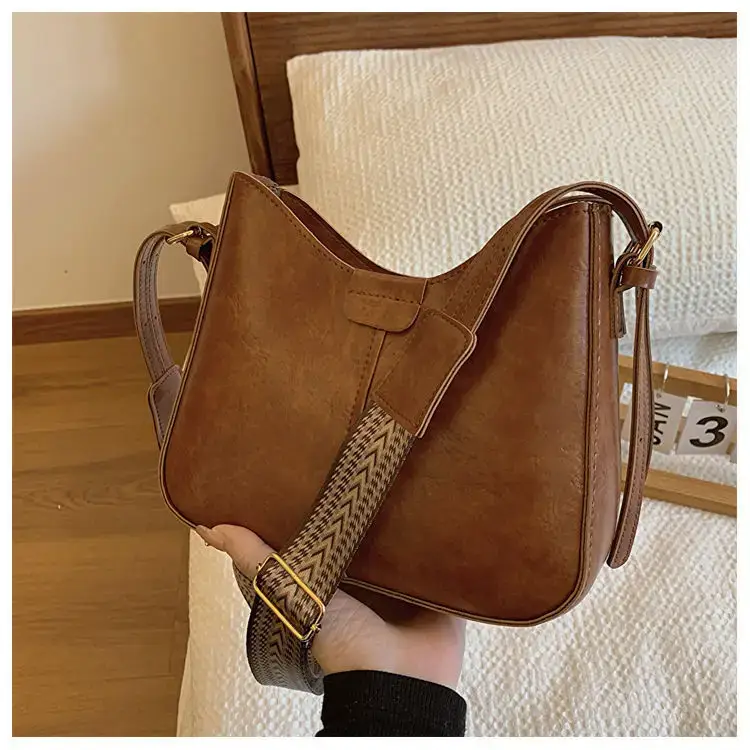 Retro Brown Leather Shoulder Bag with Wide Strap — feature 39