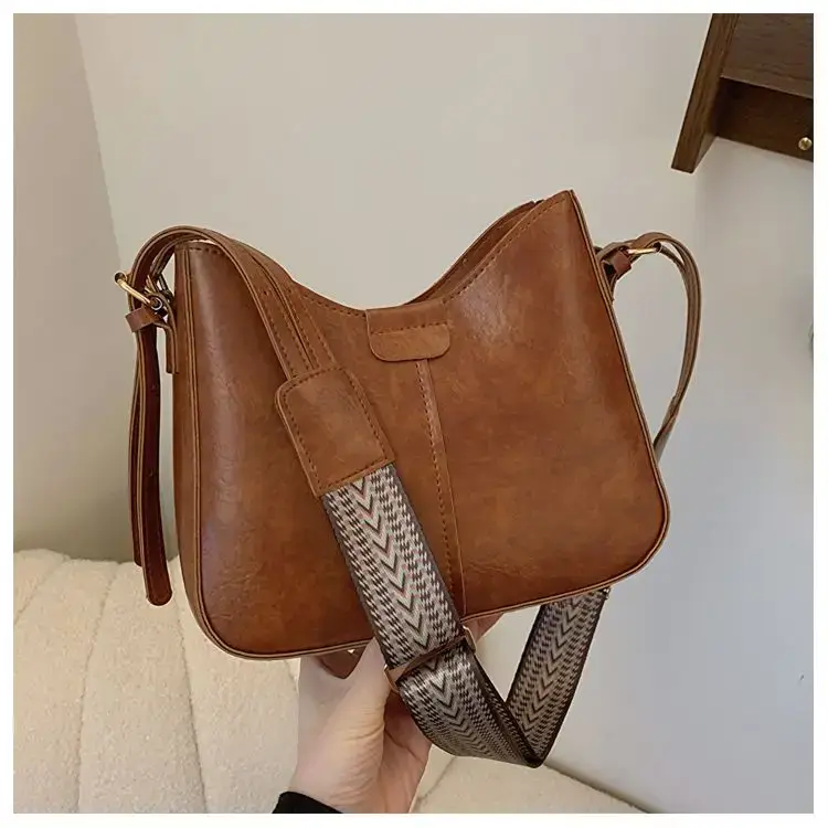 Retro Brown Leather Shoulder Bag with Wide Strap — feature 42