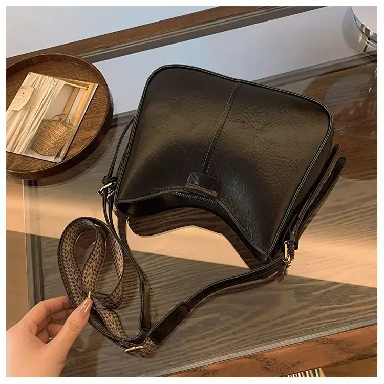 Retro Brown Leather Shoulder Bag with Wide Strap — feature 47