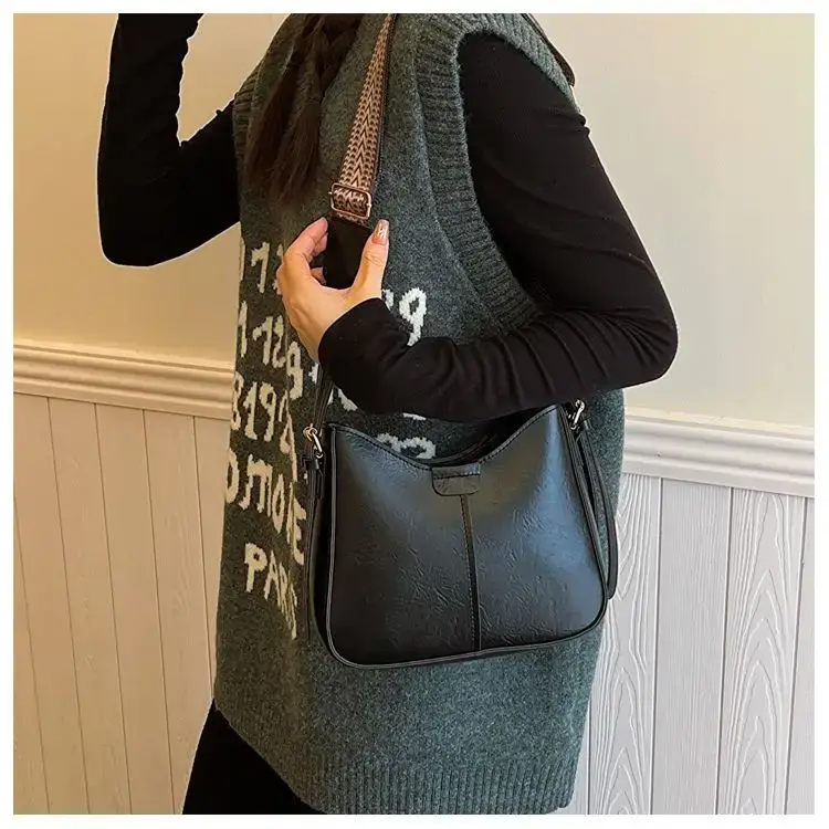 Retro Brown Leather Shoulder Bag with Wide Strap — feature 6