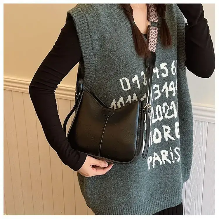 Retro Brown Leather Shoulder Bag with Wide Strap — feature 7