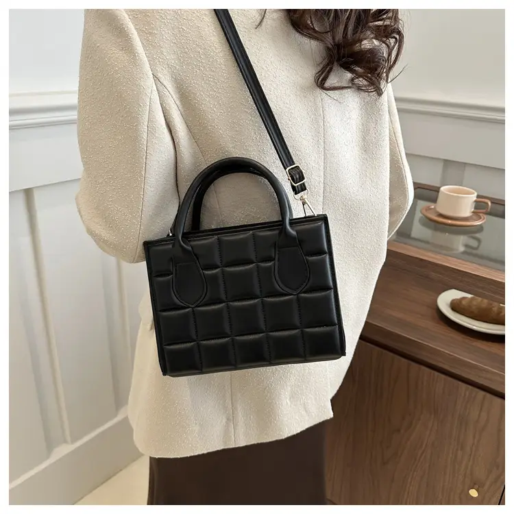 Black Quilted Women's Shoulder Messenger Bag 2024 — feature 10