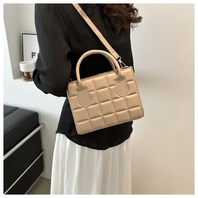 Black Quilted Women's Shoulder Messenger Bag 2024 — feature 14