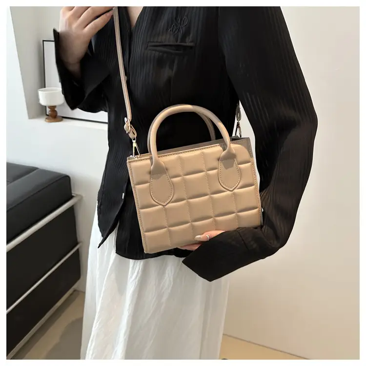 Black Quilted Women's Shoulder Messenger Bag 2024 — feature 15