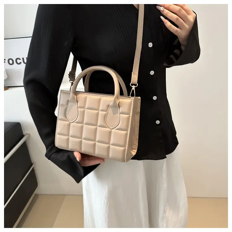 Black Quilted Women's Shoulder Messenger Bag 2024 — feature 16