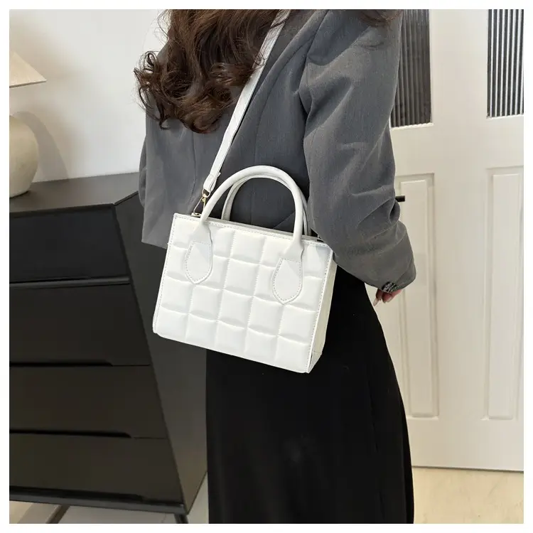 Black Quilted Women's Shoulder Messenger Bag 2024 — feature 17