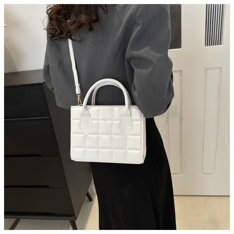 Black Quilted Women's Shoulder Messenger Bag 2024 — feature 18