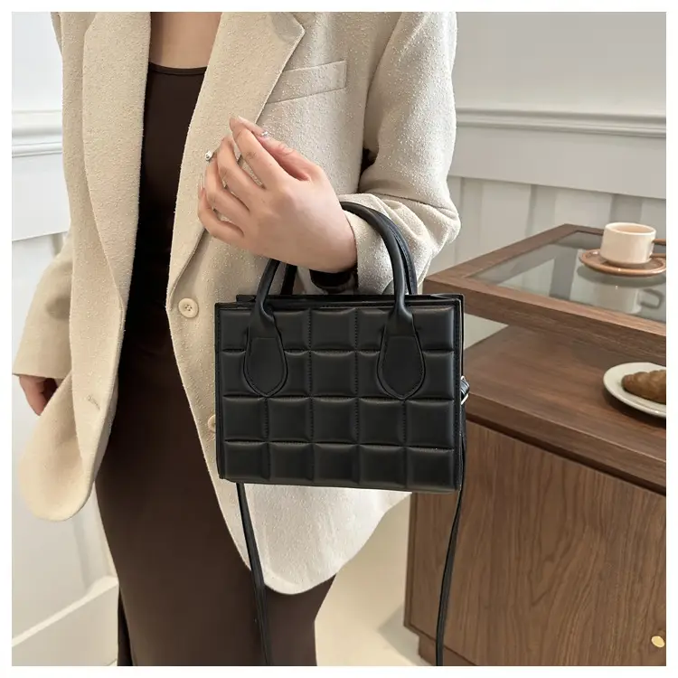 Black Quilted Women's Shoulder Messenger Bag 2024 — feature 8