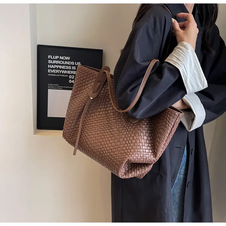 Women Woven Shoulder Bag Retro Korean Style 2025 — feature 8