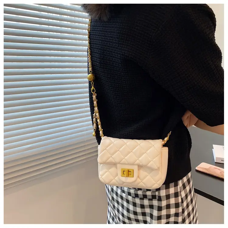 Black Quilted Chain Shoulder Bag for Women — feature 17