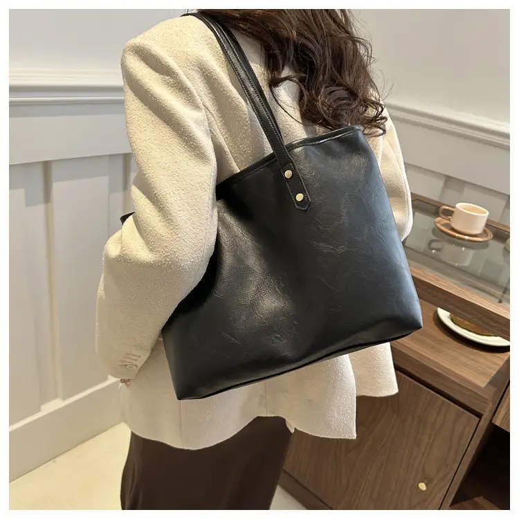 Women's Contrast Color Retro Big Shoulder Bag 2024 — feature 11