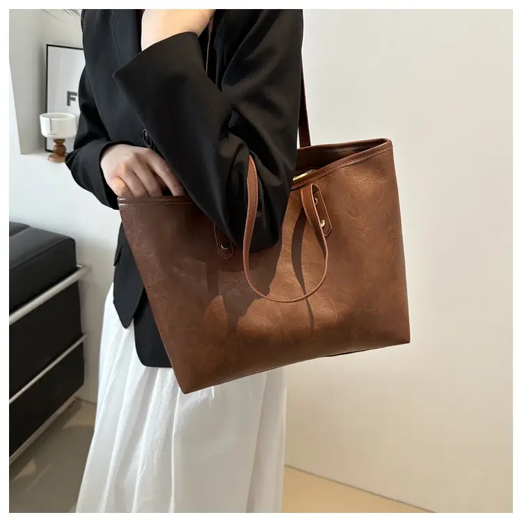Women's Contrast Color Retro Big Shoulder Bag 2024 — feature 16