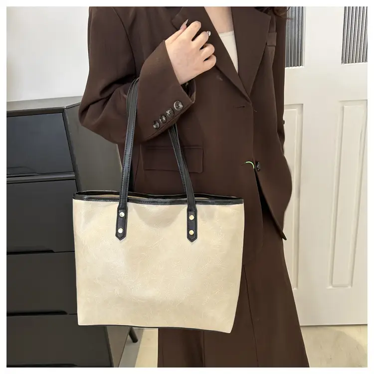 Women's Contrast Color Retro Big Shoulder Bag 2024 — feature 18