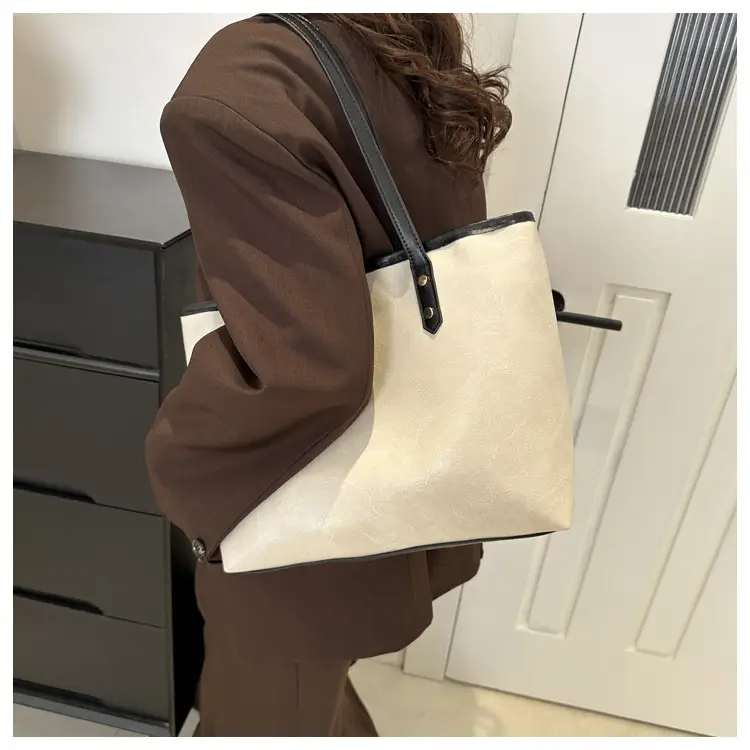 Women's Contrast Color Retro Big Shoulder Bag 2024 — feature 19