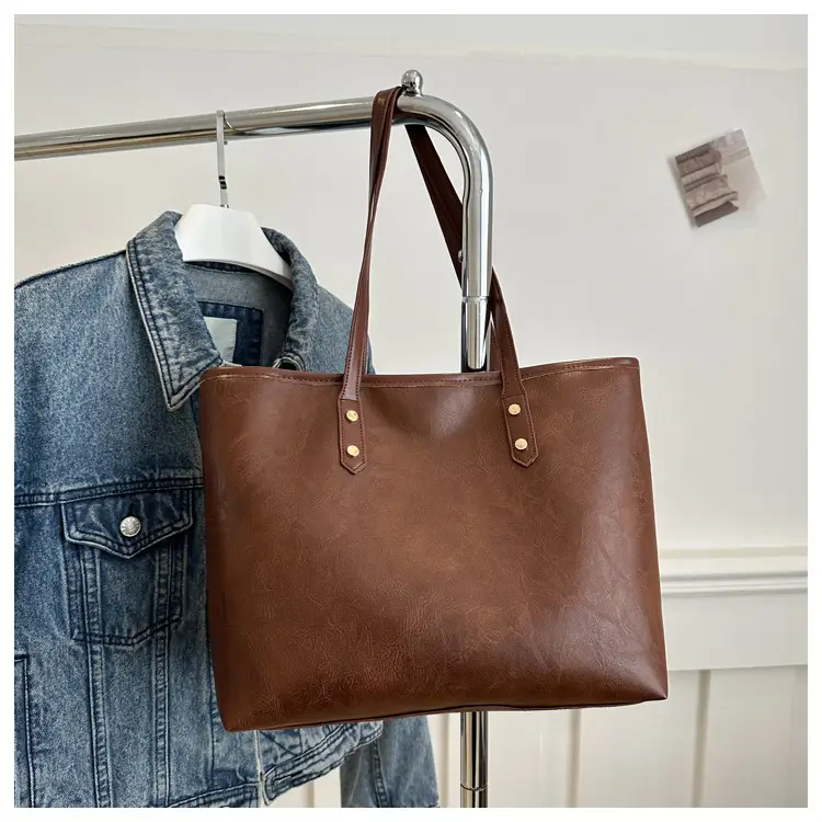 Women's Contrast Color Retro Big Shoulder Bag 2024 — feature 22
