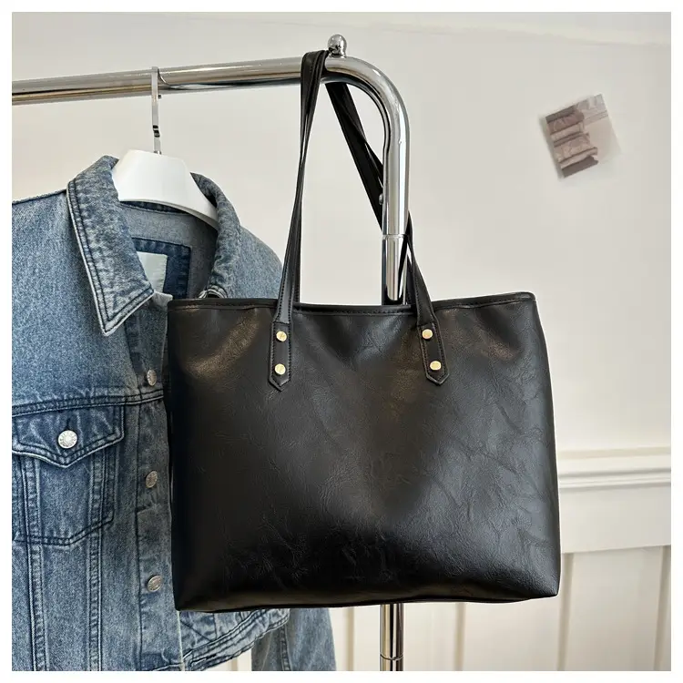Women's Contrast Color Retro Big Shoulder Bag 2024 — feature 23