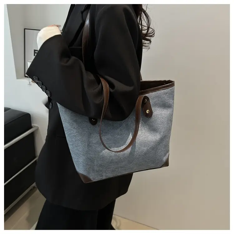Women's Contrast Color Retro Big Shoulder Bag 2024 — feature 9