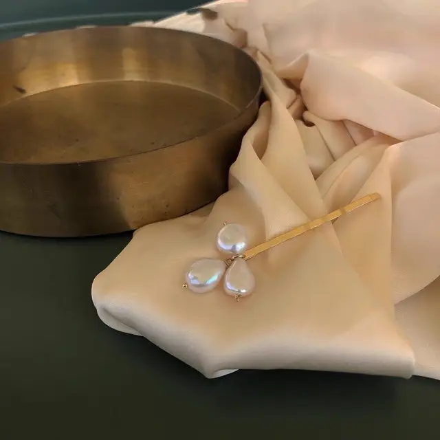 Pearl Hairpin Clip for Women Elegant Side Clip