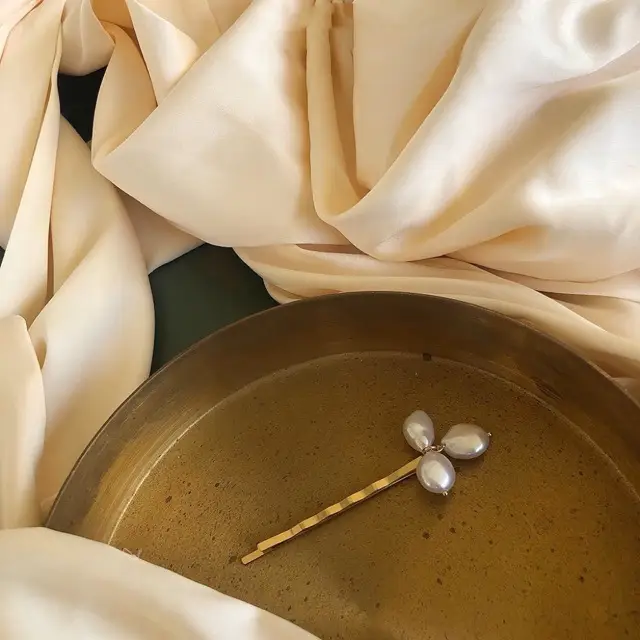 Pearl Hairpin Clip for Women Elegant Side Clip