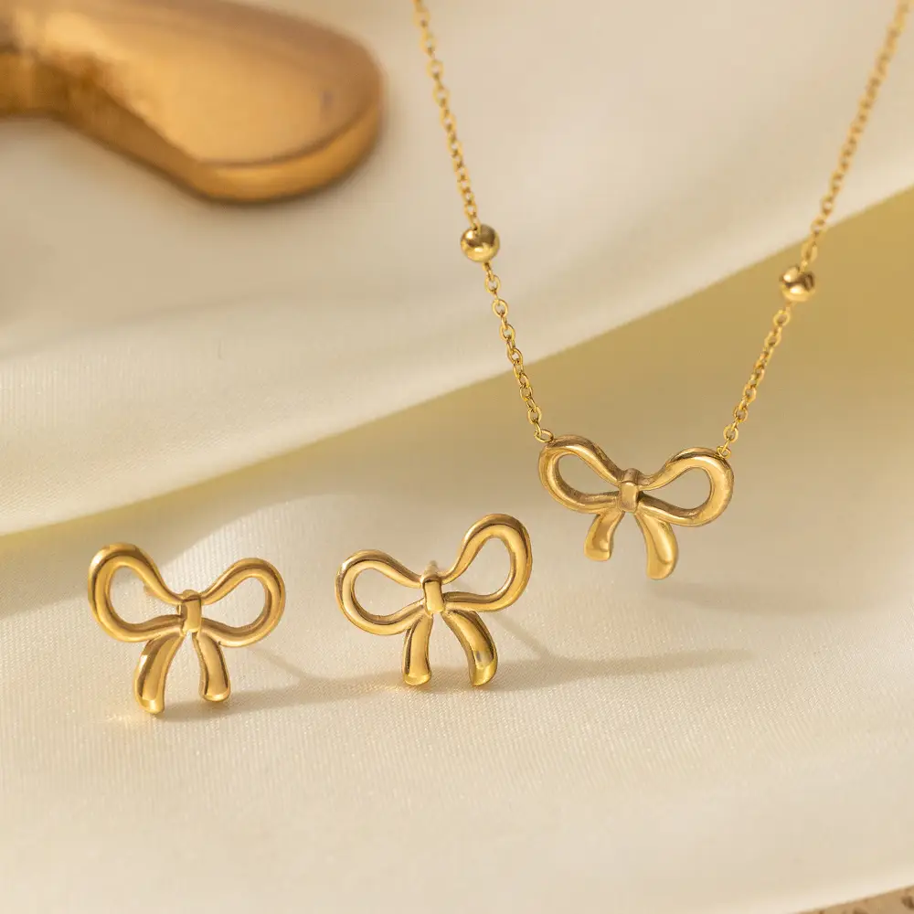 Gold Bow Tie Clavicle Necklace for Women — feature 2