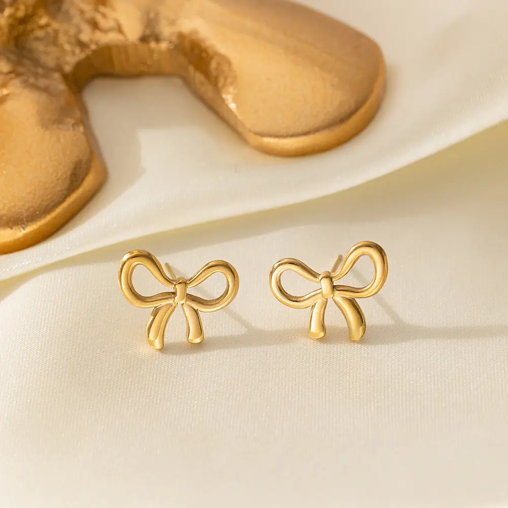 Gold Bow Tie Clavicle Necklace for Women - Image 2
