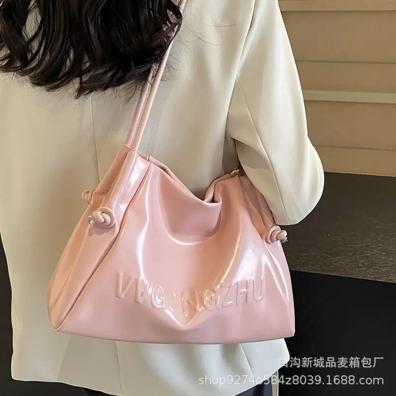 White Minimalist Shoulder Bag for Women 2026