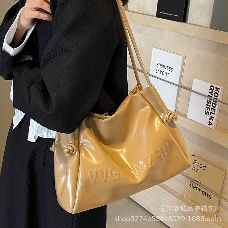 White Minimalist Shoulder Bag for Women 2026
