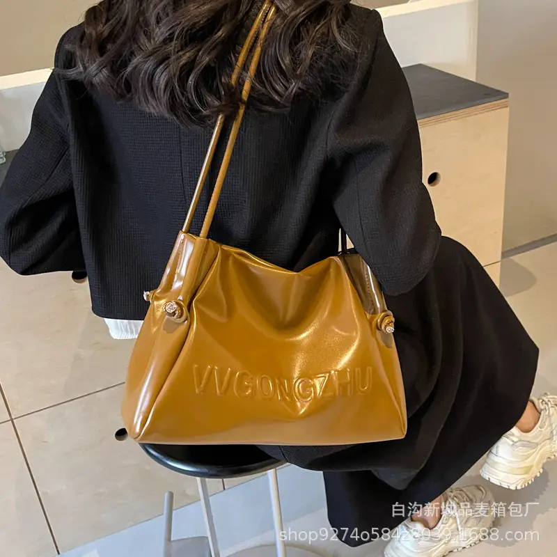 White Minimalist Shoulder Bag for Women 2026