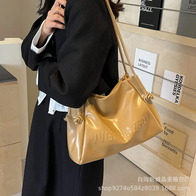 White Minimalist Shoulder Bag for Women 2026