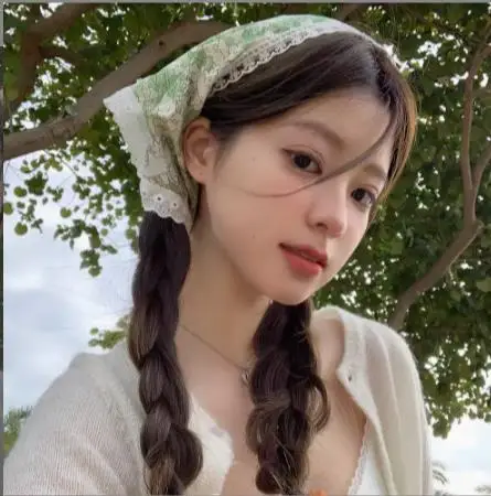 White Lace Triangle Hair Band with Silk Scarf Design - Image 3